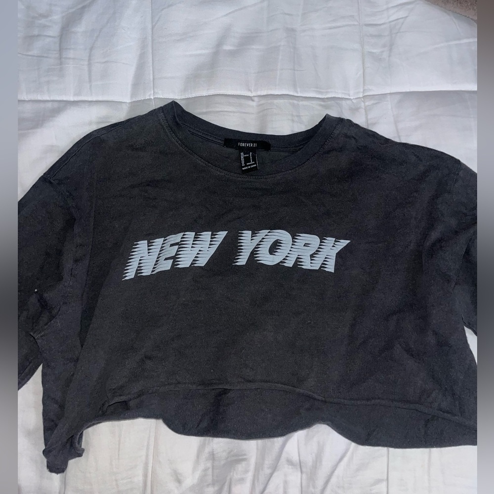 Forever 21 Charcoal New York Graphic Tee Dark Gray Long Sleeve Cropped Top